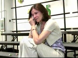 Haru! Murid-murid SD Ini Nyanyikan Lagu untuk Gurunya yang Kena Kanker