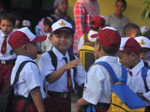 4 Cara Bangun Pertemanan Positif untuk Cegah Bullying, Siswa Simak! 4 Cara Bangun Pertemanan Positif untuk Cegah Bullying, Siswa Simak!