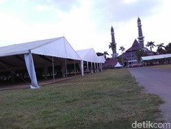 Tenda untuk Sidang Pleno Muktamar NU Dipasang di Alun-alun Jombang