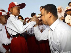 Soal Tas Anak SD, Menteri Anies: Sekolah Jangan Beri Beban Berat!