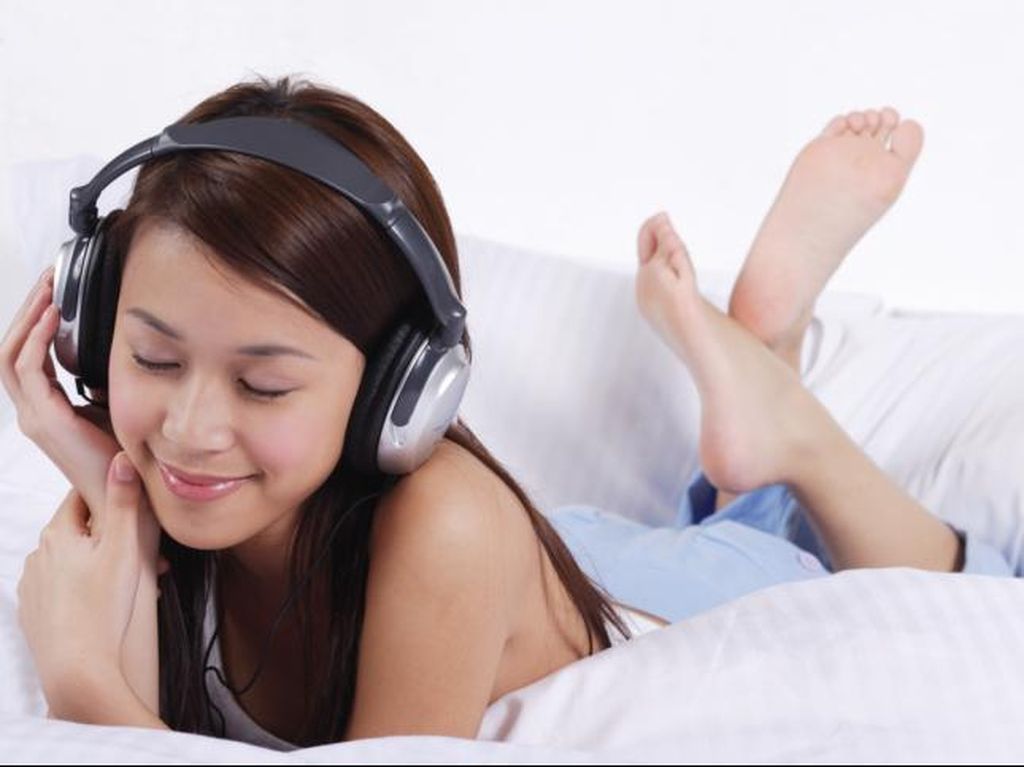 Jangan Sepelekan! Ini Bahayanya Dengar Musik Sampai Ketiduran Jangan Sepelekan! Ini Bahayanya Dengar Musik Sampai Ketiduran