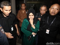 Evy Istri Muda Gubernur Gatot Aktif Hubungi Gerry Saat Sidang PTUN Berjalan
