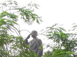 Miris! Patung Sudirman di Dukuh Atas Dicorat-coret Tangan Jahil