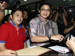 Heboh Foto Ciuman, Pasha dan Angel Karamoy Dianggap Cuma Teman