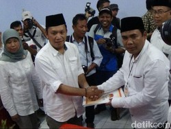 Bupati Pekalongan Antar Istri Daftar Jadi Cawabup ke KPU