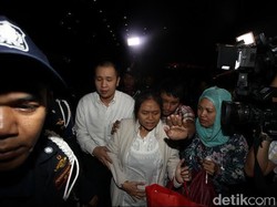 Bendahara Kantor OC Kaligis Aryani Novitasari Bungkam Usai Diperiksa KPK