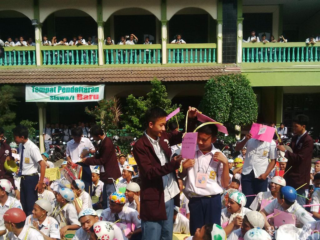 Kini Diganti MPLS, Simak Sejarah MOS dari Perpeloncoan Zaman Kolonial Kini Diganti MPLS, Simak Sejarah MOS dari Perpeloncoan Zaman Kolonial