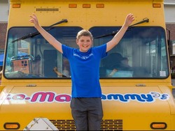 Bocah dengan Kanker Ini Wujudkan Keinginannya Bagi-bagi Makanan Gratis