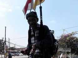 Yudi, si Penunggang Enggrang yang Belum Juga Bisa Temui Jokowi