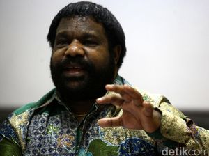 Stafsus Jokowi Ancam Natalius Pigai Agar Tak Sebar Fitnah