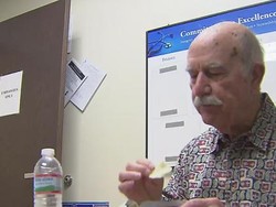 Susah Makan, Kerongkongan Kakek Ini Ternyata Mampet Akibat Kondisi Langka