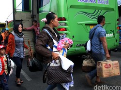 Sidak Armada Lebaran, BPTJ Temukan 4 Sepeda Motor di Dalam Bus