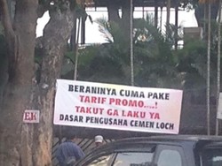 Go-Jek Diteror Spanduk di Sudirman