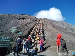 Pengunjung Kasada di Gunung Bromo Dilarang Buat Api Unggun dan Dirikan Tenda