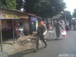 Adu Mulut Warnai Pembongkaran Lapak PKL Alun-alun Utara Yogya