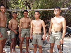 Hebat! 5 Prajurit Marinir ini Berenang dengan Kaki dan Tangan Terikat