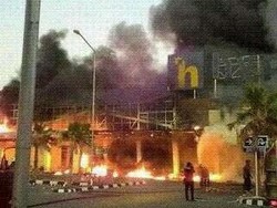 Hypermart Mataram NTB Terbakar, Asap Hitam Membubung Tinggi