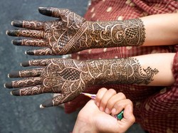 Kulit Gatal dan Kemerahan Setelah Pakai Henna Hitam? Waspada Alergi!