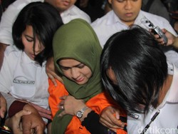 Evy Tiba di KPK untuk Diperiksa, 3 Putri Gubernur Gatot Pergi