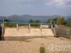 Penampakan Kemarau di Karawang yang Buat Sungai dan Bendungan Kering