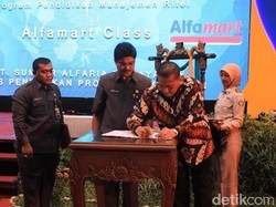 Gubernur Jawa Timur MoU Alfamart Class