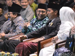 Jokowi Bersarung di Muktamar NU, dan Bercelana Panjang di Muktamar Muhammadiyah