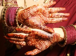 Tak Bisa Cepat Hilang, Begini Cara Hilangkan Keloid Pasca Pakai Henna