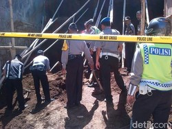 Dua Tukang Bangunan Tewas Tertimpa Longsoran Tanah di Parongpong