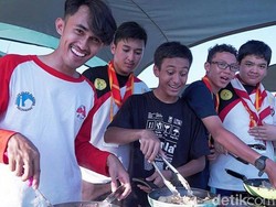 Cicipi Nasi Goreng Indonesia, Anggota Pramuka dari Negara Lain Kepedasan