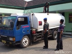 2 Mobil Tangki Berisi 16 Ribu Solar Diamankan TNI
