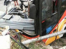Bus Putra Mas Tabrakan dengan Truk, Enam Orang Luka