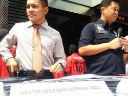 Home Industry DVD Porno Digerebek, 10 Ribu Cakram Disita