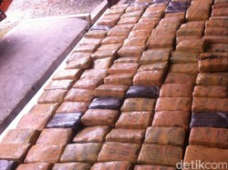 Truk Angkut Ganja 623 Bal Diamankan Polisi saat Parkir di Bengkel