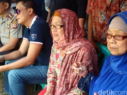 Jenazah Rian Diangkat, Ibunda Bergetar dan Tak Kuasa Menahan Tangis