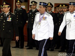 Tingkatkan Kerjasama, Mabes Polri Beri Penghargaan 2 Polisi Malaysia