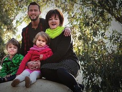 Bukan Ibu, Anak Kedua di Keluarga Ini Justru Dilahirkan oleh Sang Ayah