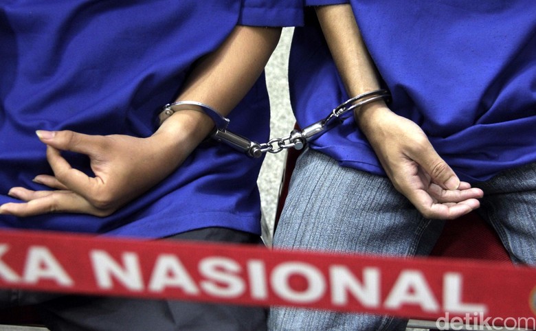 Polisi Tembak Kurir Sabu dan Ekstasi Jenis Baru di Makassar Polisi Tembak Kurir Sabu dan Ekstasi Jenis Baru di Makassar