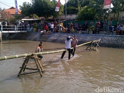 Kampanye Kali Bersih, Lomba Agustusan di Situbondo Digelar di Sungai