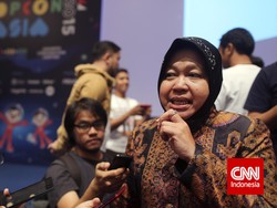 Pilkada Surabaya Molor, Risma Minta Warga Tetap Optimis