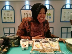 Di UGM, Risma Bercanda soal Tawaran di Dolly hingga Jadi Emaknya Bonek