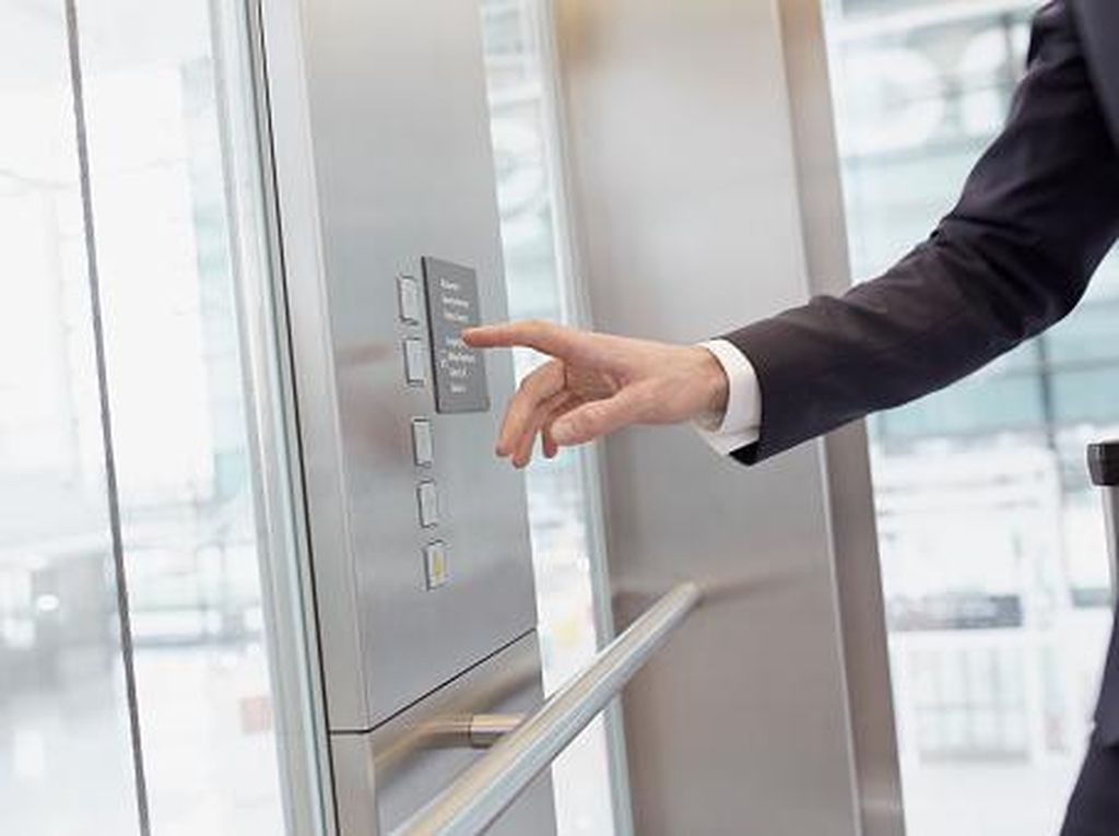 Lift di Kantor Wali Kota Jaktim Anjlok, 12 Orang Sempat Terjebak Lift di Kantor Wali Kota Jaktim Anjlok, 12 Orang Sempat Terjebak