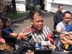 Ketua MK Sambangi Jokowi di Istana