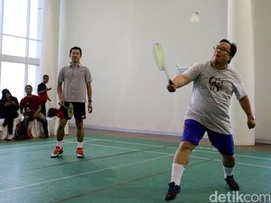 Terlalu Semangat Main Badminton, Menteri PPN/Kepala Bappenas Cedera Kaki