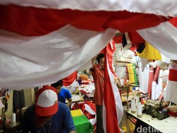 Rayakan HUT RI ke-70, Polisi, TNI dan Ormas Adu Bulu Tangkis