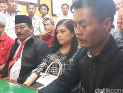 Bambang-Retno Daftar ke KPU Pacitan Diantar Kader PDIP-Hanura