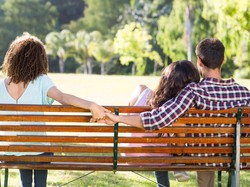 Pantaskah Berpacaran dengan Teman Mantan Kekasih?