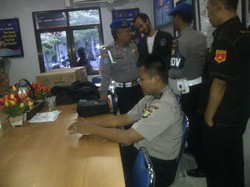 Aditya Si Polisi Gadungan Dibekuk Saat Urus TNKB di Samsat Depok