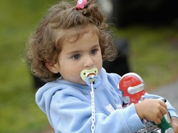 Tips Menyapih Anak dari Empeng