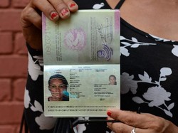 Pertama Kali! Nepal Keluarkan Paspor untuk Transgender