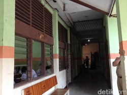 Selain Kurang Kelas, Kalau Weekend SMP 159 Jadi Tempat Parkir Kendaraan Warga
